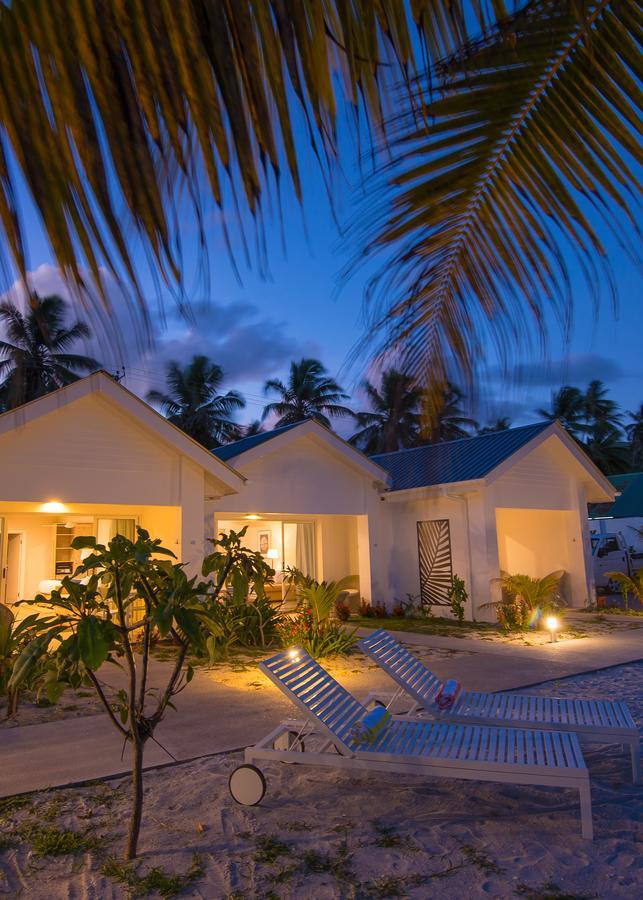 Le Nautique Beachfront Apartments Anse Royale Esterno foto